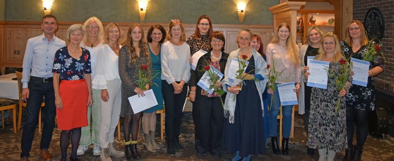 Bild vergr&ouml;&szlig;ern: Gruppenbild_Abschlussabend