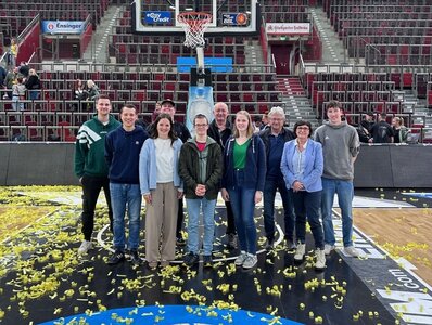 Ehrenamtliche erleben Basketball hautnah