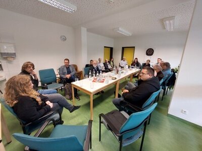 Jugendhilfeausschuss besucht wichtige Einrichtungen der Kinder- und Jugendhilfe im Klinikum Nordschwarzwald in Calw-Hirsau