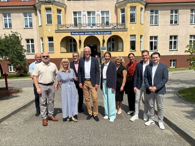 Landrat &uuml;berbringt Krankenhausbetten nach Polen