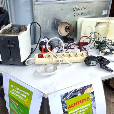 Bild vergr&ouml;&szlig;ern: Abgabetheke f&uuml;r Elektrokleinger&auml;te auf der Entsorgungsanlage Simmozheim.