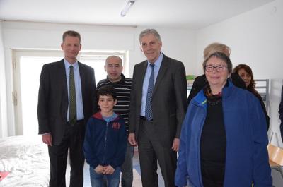 Bild vergr&ouml;&szlig;ern: Riegger besucht Fl&uuml;chtlinge in Bad Wildbad und Dobel, Besuch_GU Dobel