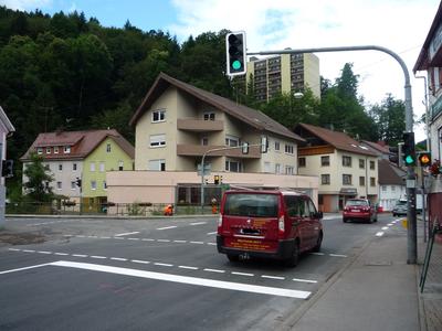 Bild vergr&ouml;&szlig;ern: Ankerkreuzung in Calmbach f&uuml;r den Verkehr freigegeben