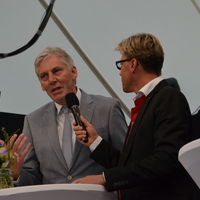 Bild vergr&ouml;&szlig;ern: Landrat Helmut Riegger stellt sich den Fragen von Hansy Vogt