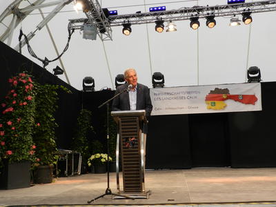 Bild vergrößern: Landrat Helmut Riegger hob die Bedeutung der Partnerschaft mit den Landkreisen Mittelsachsen und Gliwice hervor