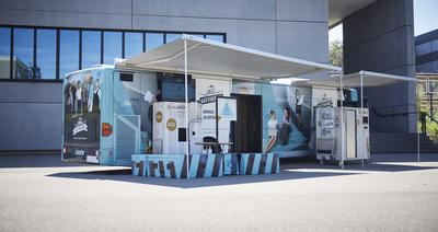 Bild vergr&ouml;&szlig;ern: Mit Multimedia-Elementen wie dem GastroSurfer oder dem GastroExpress erm&ouml;glicht das GastroMobil allen Interessierten eine unterhaltsame Ann&auml;herung an die Branche. 