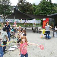 Bild vergr&ouml;&szlig;ern: Die Besucher und vor allem die Kinder hatten jede Menge Spa&szlig; am Landkreispavillon.