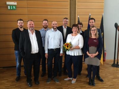 Bild vergr&ouml;&szlig;ern: Freuen sich &uuml;ber den Erfolg des erstmals im Calwer Landratsamt angebotenen &raquo;Youngsters-Programm&laquo; (v.l.n.r.) Jason Lin&szlig;er, Michael Schuberth (Dozent der IHK Nordschwarzwald), Kai K&uuml;bler, Max Dengler, Marc Dahl (Weiterbildungsberater der IHK Nordschwarzwald