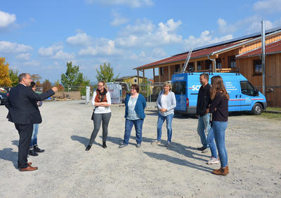 Bild vergrößern: Auch der Freizeitpark Rotfelden wurde durch das ELR unterstützt. Hier besuchen Vertreter der Gemeinde Ebhausen, des Landratsamts Calw und des Regierungspräsidiums Karlsruhe das Gelände. 