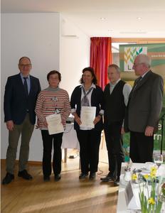 Bild vergr&ouml;&szlig;ern: v. l.: Peter Sch&auml;fer, Angelika Dre&szlig;ler, Tanja und Gunter Sch&auml;fer, Reinhold Rau.