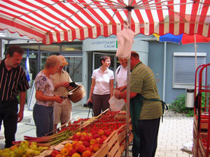 Bild vergrößern: Bauernmarkt beim Landratsamt