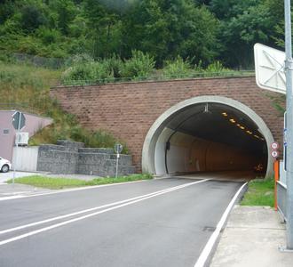 Bild vergr&ouml;&szlig;ern: Gro&szlig;e Rettung&uuml;bung im Meisterntunnel