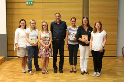 Bild vergr&ouml;&szlig;ern: Die Mitarbeiterinnen des Fachdienstes Fr&uuml;he Hilfen des Landratsamtes Calw mit Referent 