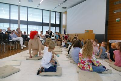 Bild vergr&ouml;&szlig;ern: Theaterauff&uuml;hrung durch das Regionentheater aus dem schwarzen Wald im Rahmen der Preisverleihung