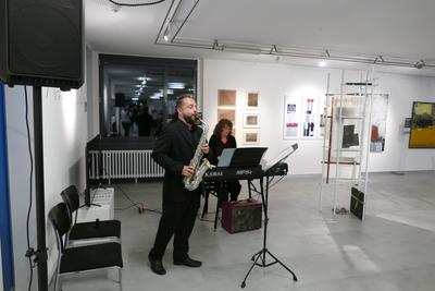 Bild vergrößern:  Die musikalische Begleitung übernahmen Steffen Haß am Saxophon und Renate Laich-Knausenberger am Klavier.