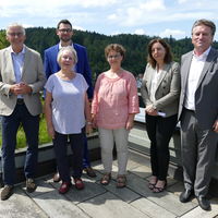 Bild vergr&ouml;&szlig;ern: Sozialminister Lucha informierte sich &uuml;ber die Arbeit und die Herausforderungen des Frauenhauses in Calw.