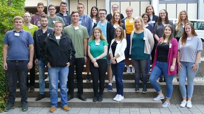 Bild vergr&ouml;&szlig;ern: F&uuml;r diese jungen Menschen hat mit dem Start ihrer Ausbildung im Landratsamt Calw ein neuer Lebensabschnitt begonnen.