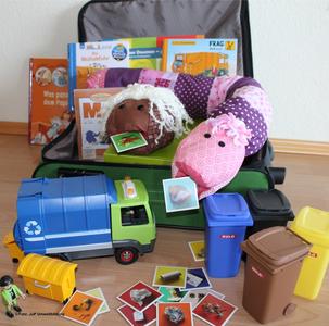 Bild vergr&ouml;&szlig;ern: Auch der im Herbst 2018 von der AWG eingef&uuml;hrte Themenkoffer &raquo;Mit Kindern Abfall erleben&laquo; f&uuml;r Kinderg&auml;rten erfreut sich gro&szlig;er Beliebtheit.