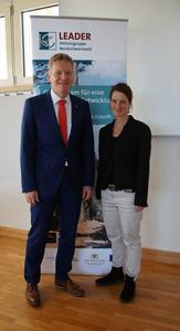 Bild vergr&ouml;&szlig;ern: Freut sich auf seine neue Aufgabe als Vorsitzender der LEADER-Aktionsgruppe Nordschwarzwald: Dr. Frank Wiehe zusammen mit Gesch&auml;ftsf&uuml;hrerin Dajana Greger. 