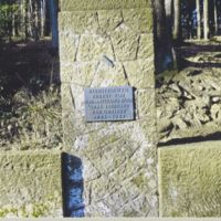 Bild vergr&ouml;&szlig;ern: Gedenktafel am Bernsteinweg
