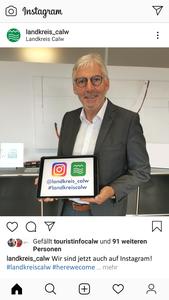 Bild vergr&ouml;&szlig;ern: Landrat Helmut Riegger m&ouml;chte den Followern des Landkreis Calw-Instagram-Auftritts eine gelungene Mischung aus Unterhaltung und Information bieten. 