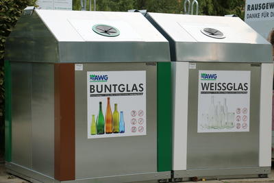 Bild vergr&ouml;&szlig;ern: Im gesamten Landkreis Calw wurden die Depotcontainer f&uuml;r den Glaseinwurf durch neue Beh&auml;lter ersetzt.