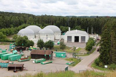 Bild vergr&ouml;&szlig;ern: Die neue Bioabfallverg&auml;rungsanlage in Neubulach-Oberhaugstett l&auml;uft nun richtig an.
