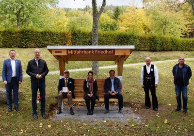 Bild vergr&ouml;&szlig;ern: Einweihung einer neuen Mitfahrbank 