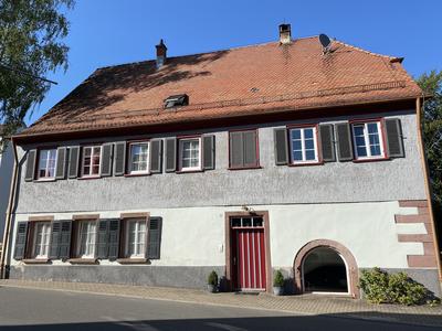 Bild vergr&ouml;&szlig;ern: Die LEADER-Aktionsgruppe Nordschwarzwald unterst&uuml;tzt den Erhalt des Pfarrhauses in Altensteig-Spielberg.