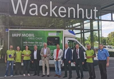 Bild vergr&ouml;&szlig;ern: &Uuml;bergabe des Impfmobils bei der Firma Wackenhut in Nagold