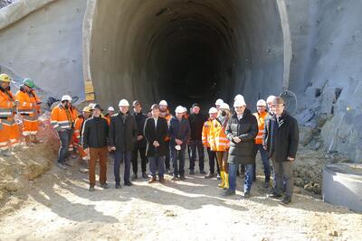 Bild vergr&ouml;&szlig;ern: 2022-03-08 PM Durchstich des Neubautunnels der Hermann-Hesse-Bahn in Ostelsheim 1