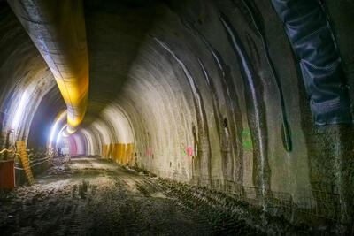 Bild vergr&ouml;&szlig;ern: 2022-03-08 PM Durchstich des Neubautunnels der Hermann-Hesse-Bahn in Ostelsheim