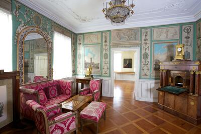 Bild vergr&ouml;&szlig;ern: Im Palais Vischer wird auch eine F&uuml;hrung am Tag des offenen Denkmals angeboten.  Bildquelle: Museumsflyer Landkreis Calw